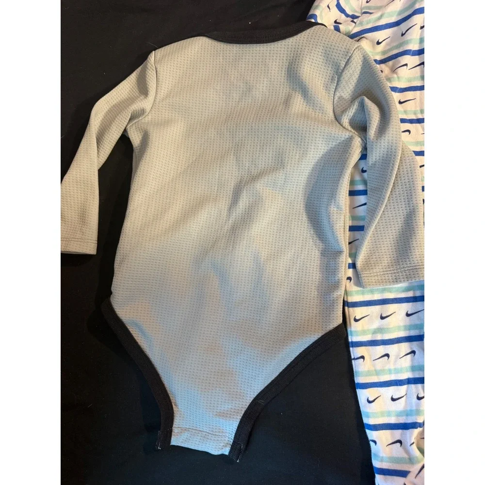 Nike Baby Boy 4 Piece Bundle 6-9M Bodysuit Footie Sleeper Romper Hooded Grey - Picture 7 of 16